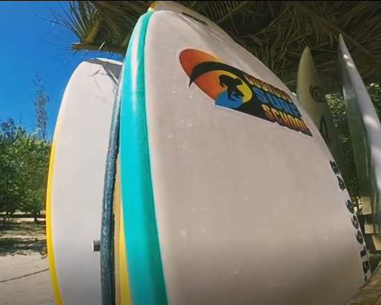 Pranchas de surf profissionais para alunos iniciantes, na gostoso surf school temos a prancha certa oara nosso aluno, somos uma excelente escola de surf, surfar em com a gostoso surf school, em sao-miguel-do-gostoso Rio Grande do Norte, Natal-RN