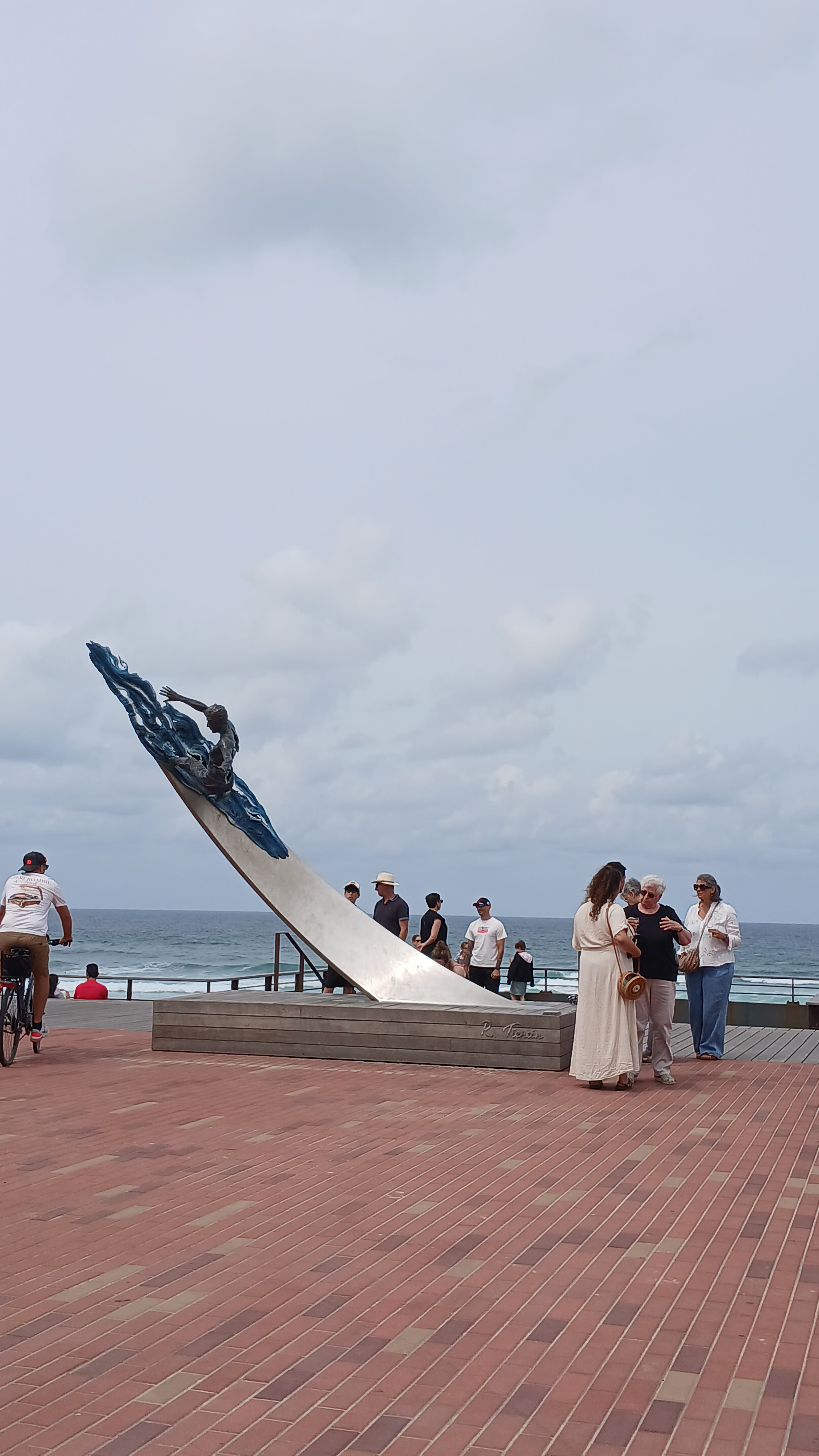 Aulas de stand up em praias paradiziacas é com a Gostoso Surf School, te ensinamos rapidamente | aluguel de pranchas