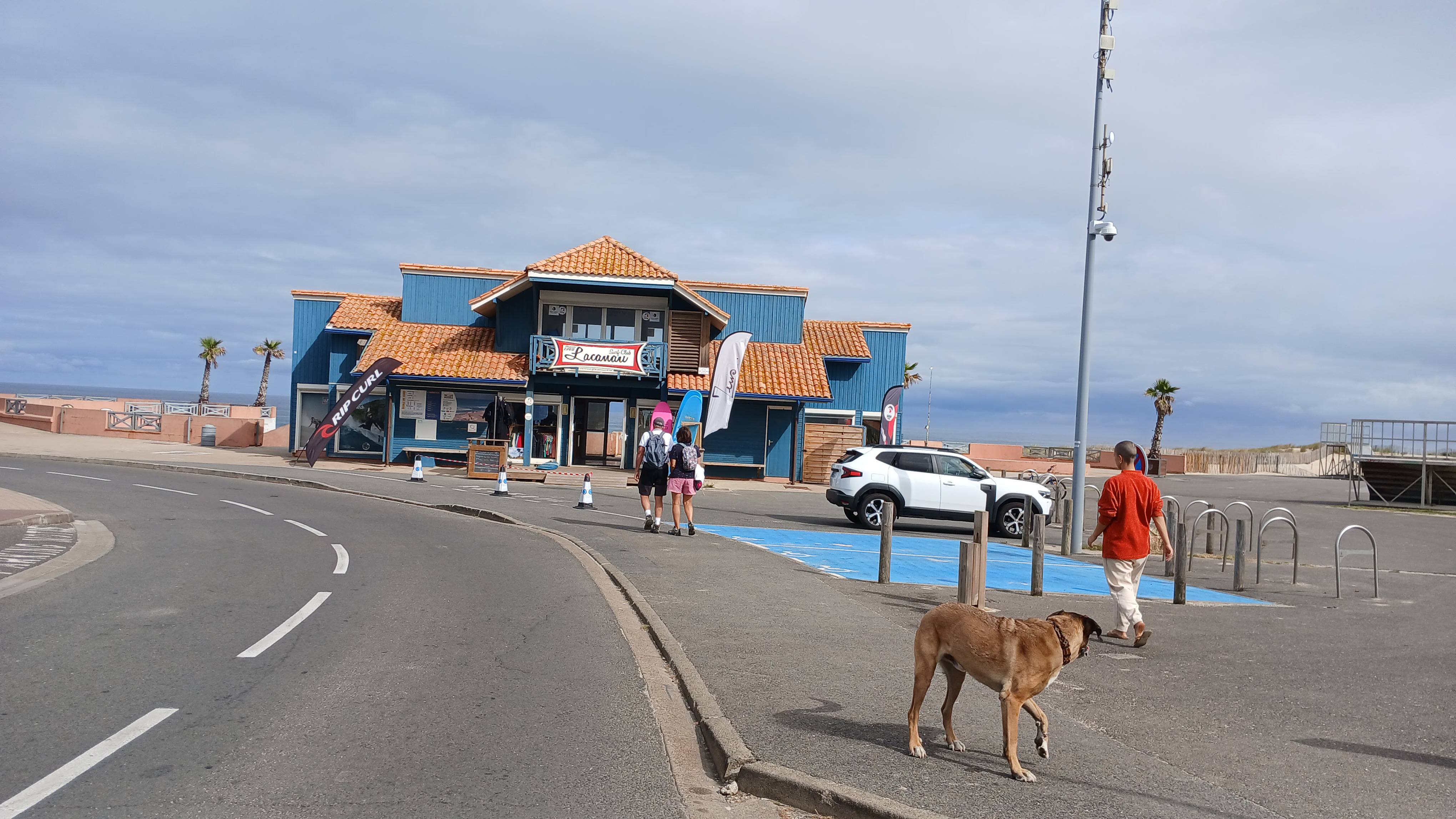 Aulas de stand up em praias paradiziacas é com a Gostoso Surf School, te ensinamos rapidamente | aluguel de pranchas