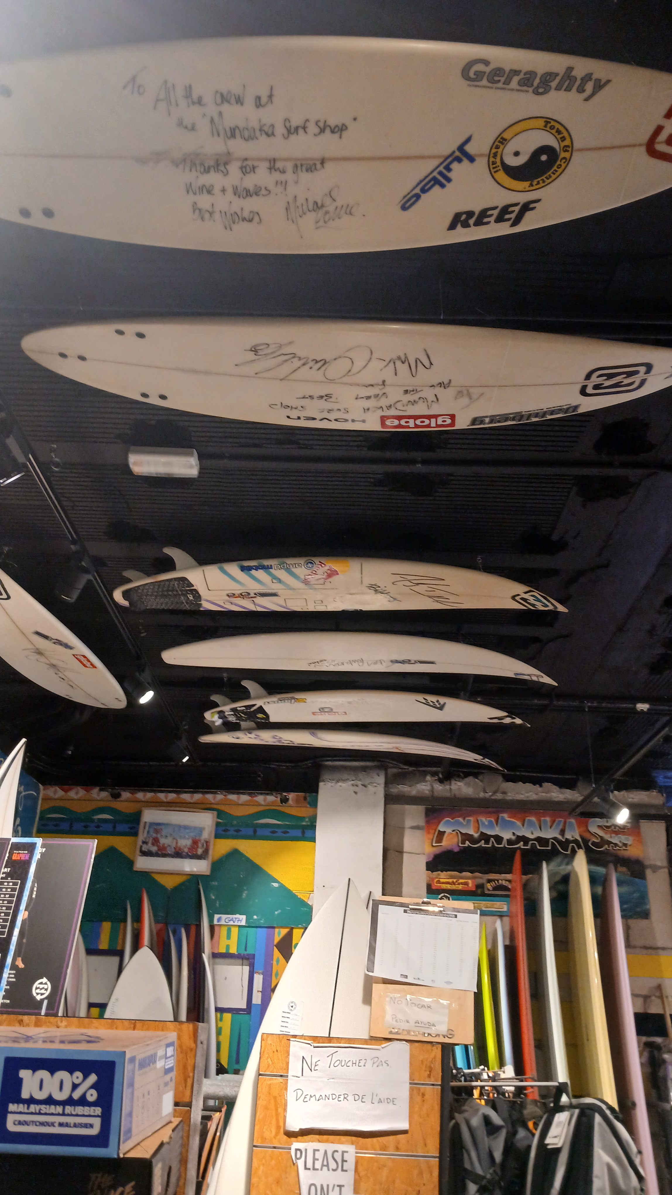 Aulas de stand up em praias paradiziacas é com a Gostoso Surf School, te ensinamos rapidamente | aluguel de pranchas